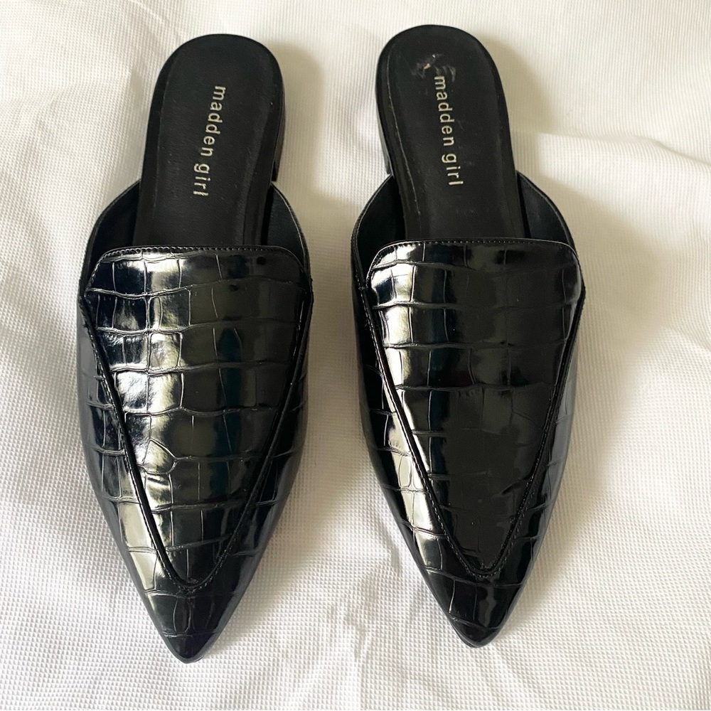 NWOT Madden Girl Black Crocodile Skin Pointed Slip On Flat Mule